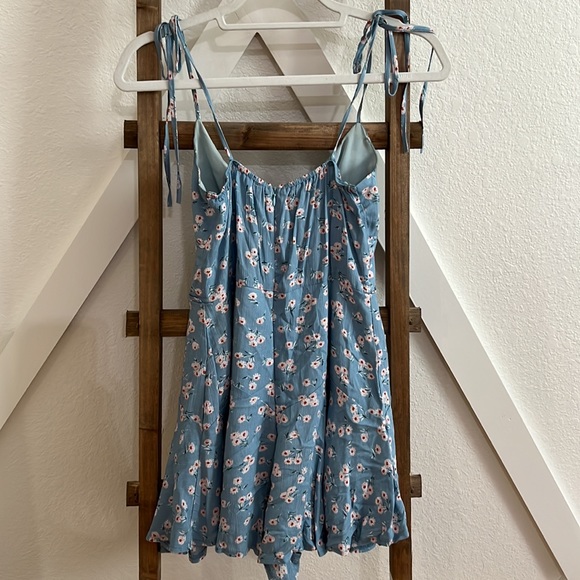 Baby blue floral romper - Picture 3 of 4